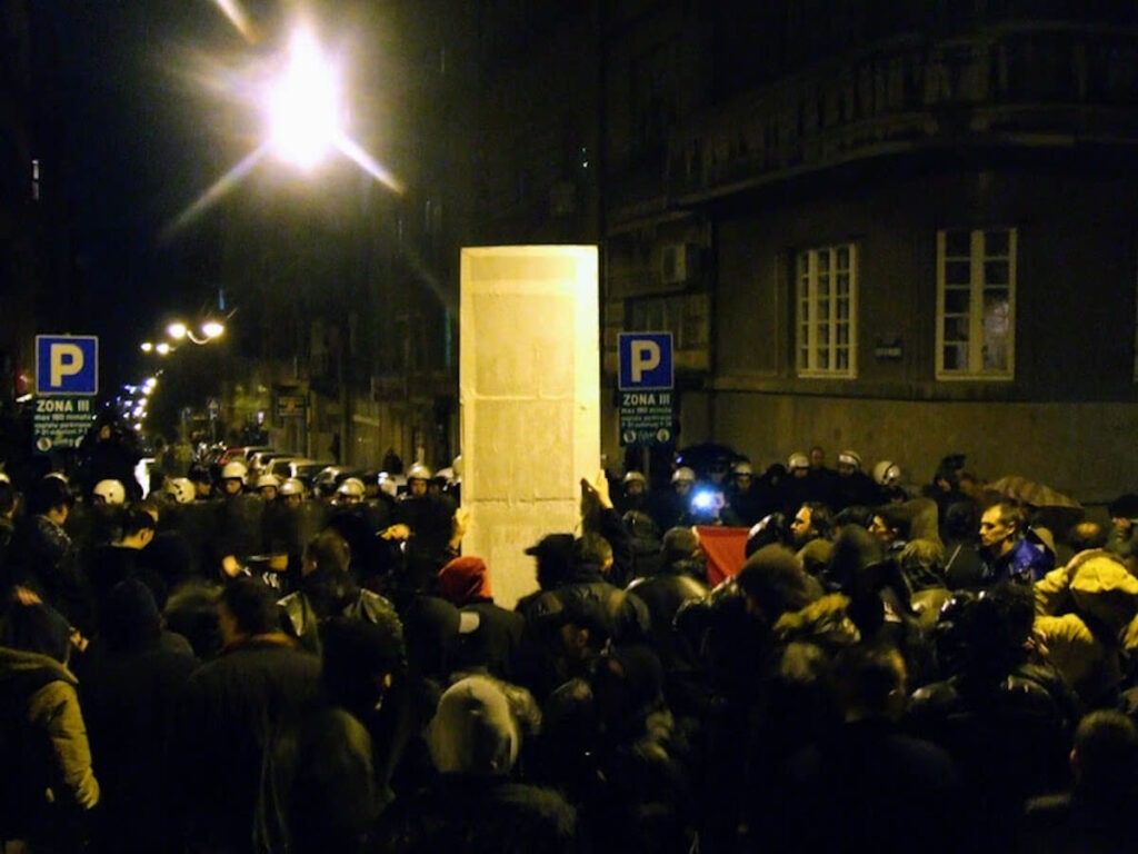 fotografija ispred galerije